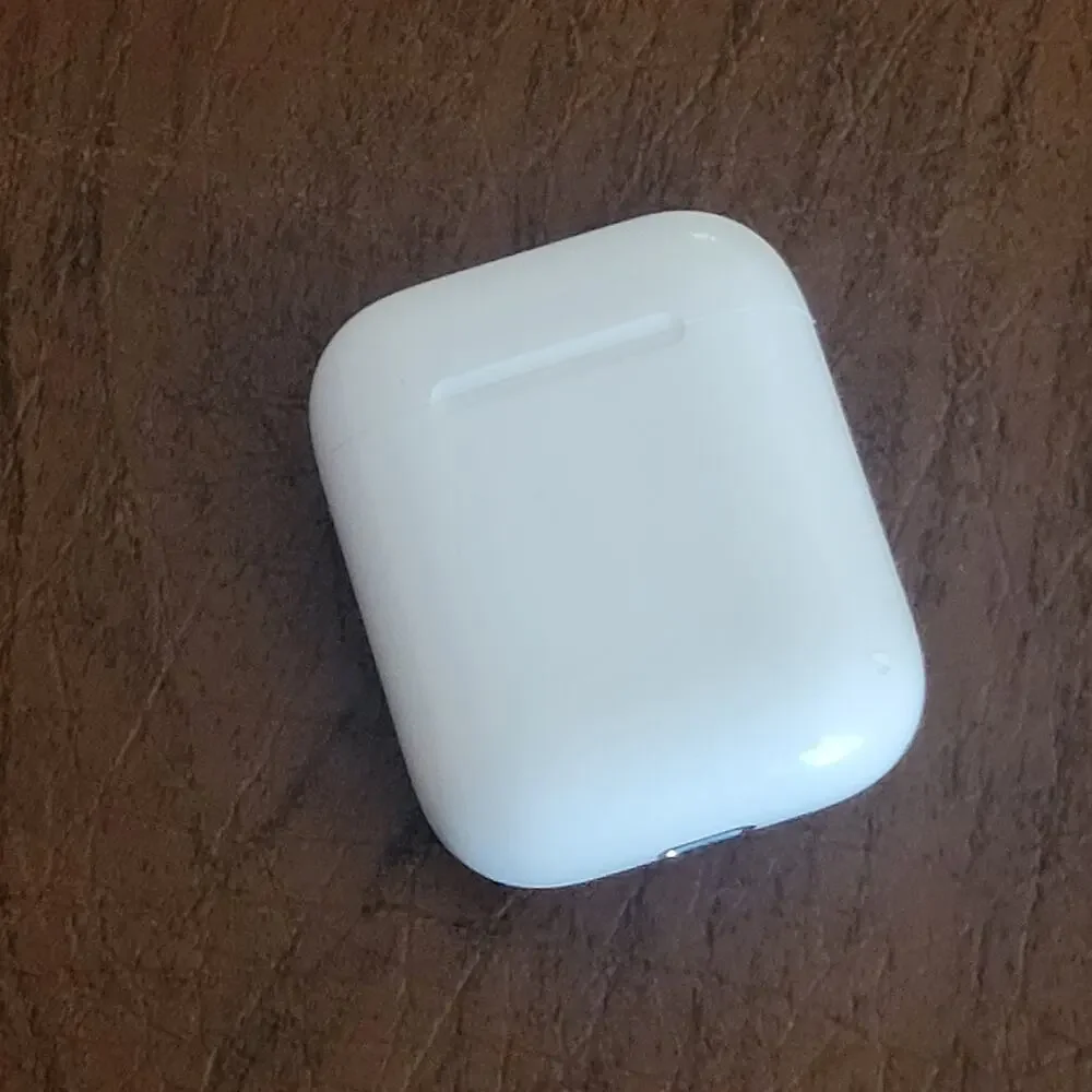 Apple AirPods 2nd Gen RIGHT Earbud A2032 with charging case